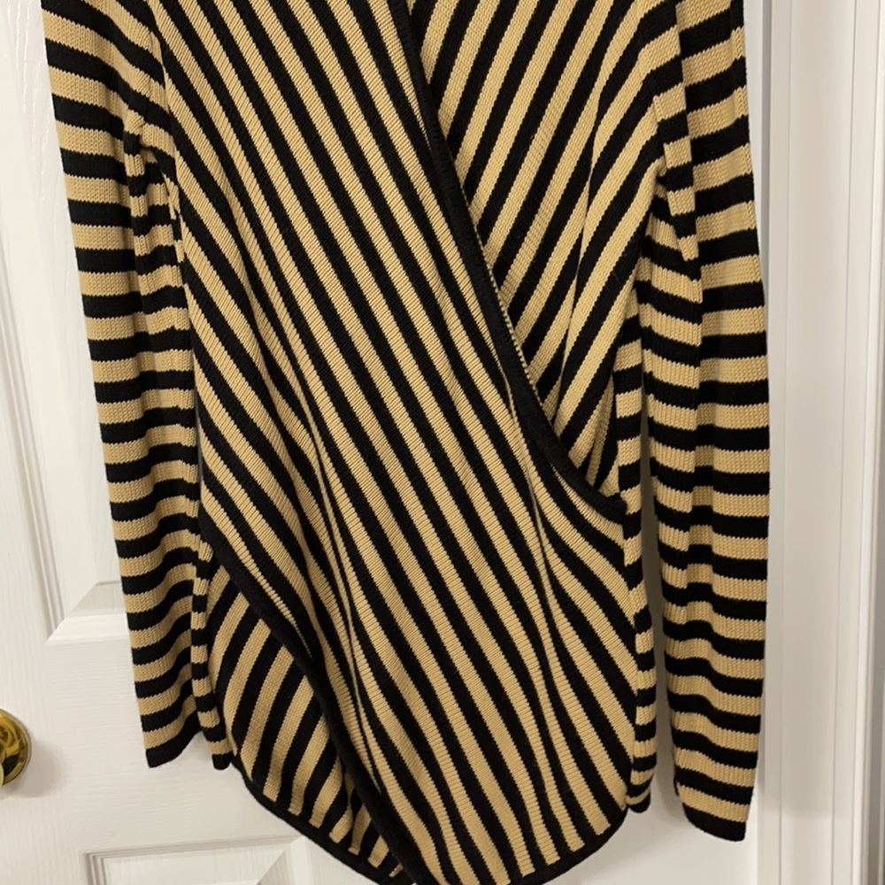 Casual Living Crossover Tunic - Picture 4 of 6